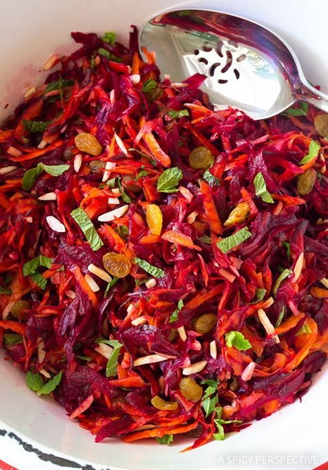 Crunchy Beet Carrot Slaw Recipe - A light vegetarian salad with massive flavor. Only 5 base ingredients, and a simple dressing, yet huge wow-factor! Carrot Apple Salad, Salad Quinoa, Carrot Salad Recipes, Carrot Slaw, Vegan Coleslaw, Beet Salad Recipes, Salad Aesthetic, Apple Salad Recipes, Paleo Sides