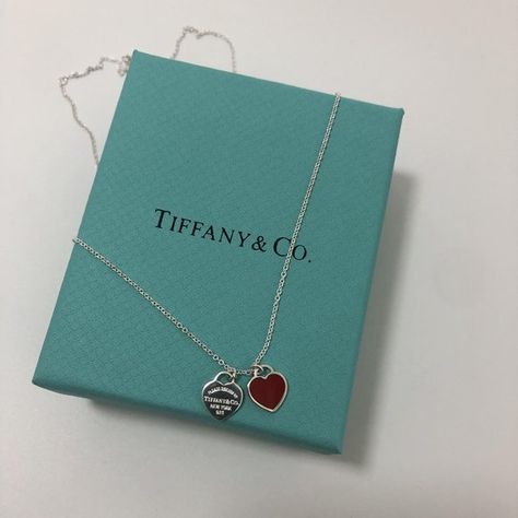 Tiffany & CO. Return To Mini Double Heart Enamel Red in Sterling Silver Tiffany Red Heart Necklace, Red Tiffany Necklace, Silver Jewelry Tiffany, Collar Tiffany & Co, Tiffany & Co, Tiffany And Co Heart Necklace, Xoxo Jewelry, Tiffany And Co Jewelry, Tiffany And Co Necklace