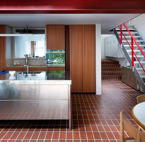 London House Interior, Red Tile Floor, Tiles Kitchen Floor, 1970s London, Modern New Build, Interior Design Colors, Santana Row, Cornwall Beach, Brick Floors