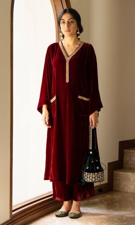 Velvet Kurta Designs, Pakistani Wedding Bridesmaids, Velvet Palazzo, Wedding Bridesmaids Dress, Velvet Suit Design, Indian Dress Up, Velvet Kurta, Kurta And Palazzo, Kurta With Palazzo