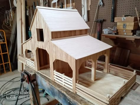 Wooden Toy Barn Plans Diy, Diy Toy Barn For Kids, Toy Barn Diy Wooden, Diy Wood Toys For Kids, Wooden Toy Farm, Diy Crafts To Sell On Etsy, Wooden Toy Barn, Kids Barn, Diy Horse Barn