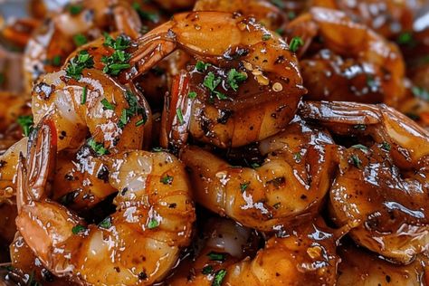 Enjoy this rich and flavorful New Orleans-Style BBQ Shrimp recipe with a buttery, spicy sauce and fresh shrimp. Perfect with French bread! Southern Bbq Shrimp, New Orleans Barbeque Shrimp, French Shrimp Recipe, New Orleans Shrimp Recipes, Barbecue Shrimp Recipe New Orleans, Bbq Shrimp Marinade, Bbq Shrimp Recipes, Bbq Shrimp New Orleans, Nola Bbq Shrimp