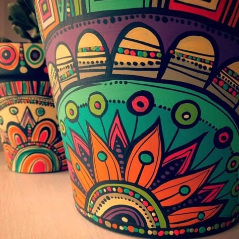 Flower Pot Art, Painted Plant Pots, Painted Pots Diy, Painted Clay Pots, Pot Painting, Flower Pot Crafts, Pottery Painting Designs, Tanah Liat, Painted Flower Pots