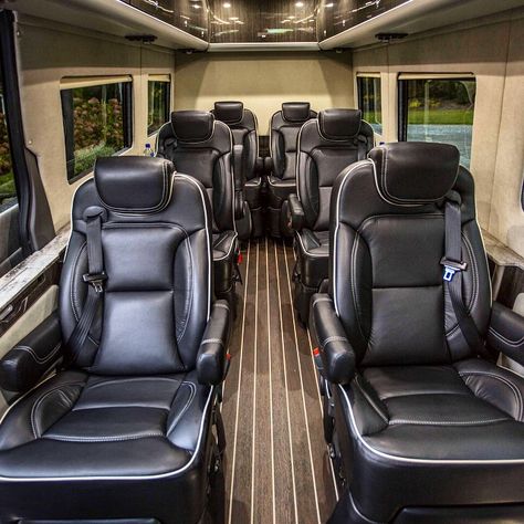 6,239 mentions J’aime, 123 commentaires - Mercedes-Benz USA (@mbusa) sur Instagram : "The Airstream Autobahn Sprinter van has arrived to take our esteemed guests to dinner. Sit back,…" Mercedes Benz Vans, Airport Car, Bus Interior, Luxury Van, Custom Car Interior, Luxury Bus, Luxury Car Interior, Mini Bus, Van Interior