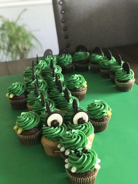 Cupcake Safari Theme, Amphibian Birthday Party, Alligator Cupcake Cake, Lizard Cupcake Cake, Alligator Themed Food, Alligator Party Food, Jungle Party Cupcakes, Crocodile Hunter Birthday Party, Jungle Journey Vbs 2024 Snacks