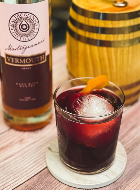 Lambrusco Wine, Negroni Sbagliato, New York Restaurant, Cacao Nibs, Vermouth, Negroni, Red Fruit, New York Style, Easter Recipes