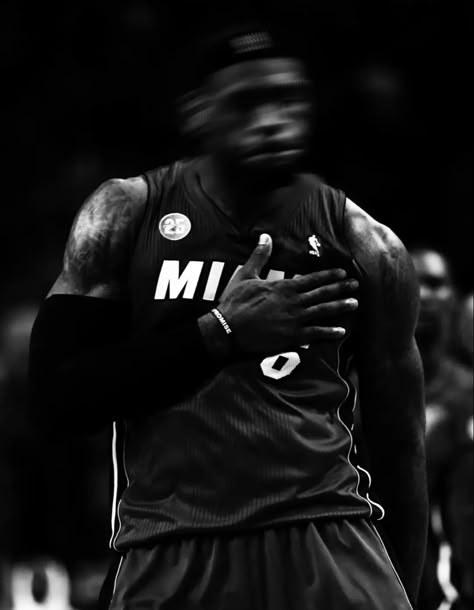 Sports Photoshoot, Lebron James Wallpapers, Cool Basketball Wallpapers, Lebron James Basketball, King Lebron James, King Lebron, Nba Basketball Art, Cool Nike Wallpapers, Basketball Photos