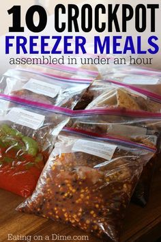 CROCKPOT freezer meals ready in under an hour.  Another awesome set of 10 crockpot freezer meals you can make in under 1 hour! Frozen Crockpot Meals, Dinners Summer, Freeze Meals, Crockpot Freezer Meals, Resep Makanan Beku, Freezer Dinners, Slow Cooker Freezer Meals, Freezable Meals, Freezer Meal Planning