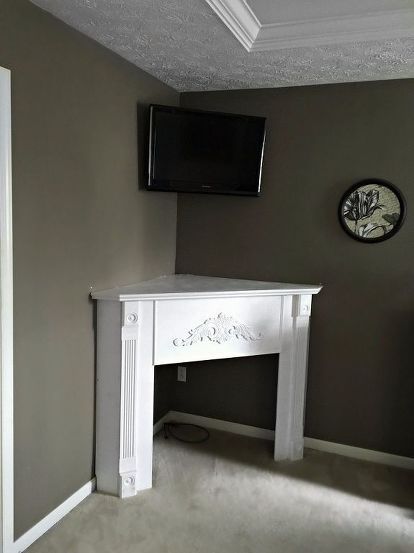 Don’t be discouraged! See how to make that awkward corner in your bedroom stunning! Diy Corner Fireplace, Corner Fireplace Mantel, Corner Fireplace Mantels, Awkward Corner, Diy Fireplace Mantel, Faux Fireplace Mantels, Easy Home Improvement Projects, Fireplace Diy, Fireplace Update