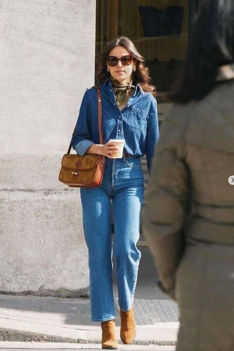 Denim Shirt Outfit Fall, Denim Shirt Outfit Ideas, Denim Shirt Outfits, Denim Shirt Outfit Women, Chambray Shirt Outfits, Autumn Shirt Outfit, Adidas Gazelle Outfit, Shirt Outfit Ideas, Denim Shirt Outfit