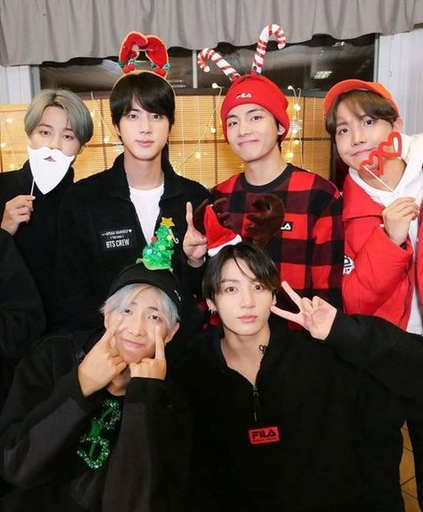 Bts Christmas, Bts Header, All Bts Members, Bts Group Photos, All Food, Bts Group, About Bts, Cute Actors, Bts Members