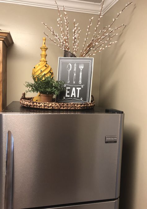 Rustic farmhouse decor on top of refrigerator. Freezer Decor, Above Fridge Decor, Top Of Fridge Decor, Top Of Refrigerator Decor, Above Refrigerator, Laundry Designs, Top Of Fridge, Above Fridge, Refrigerator Decor