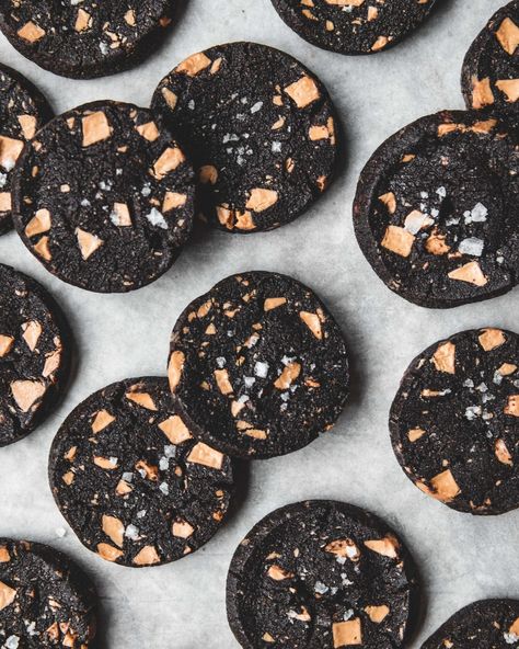 black cocoa — Recipes — The Boy Who Bakes The Boy Who Bakes, Black Cookies, Sable Cookies, Caramelized White Chocolate, Black Cocoa, White Chocolate Recipes, Chocolate Slice, Cocoa Recipes, Crinkle Cookies