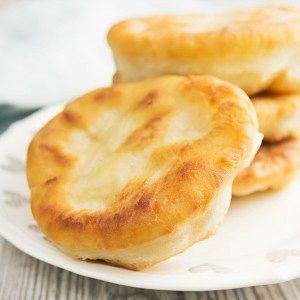 Easy Bannock Bread Celebrating #Canada150 Yeast Fry Bread Recipe, Easy Fry Bread Recipe, Italian Flat Bread, Bannock Recipe, Bannock Bread, No Yeast Pizza Dough, Fried Bread Recipe, Yeast Free Breads, Biscuits Easy