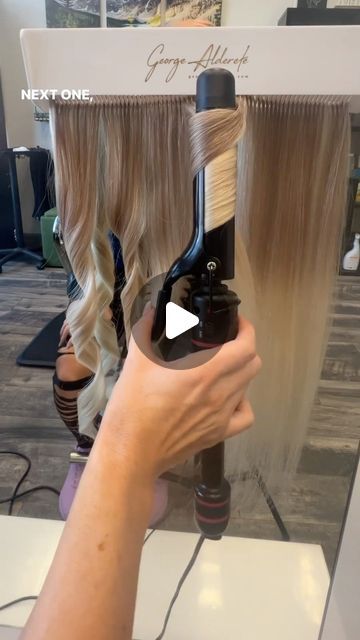 Katie Brenner | Ktbhair | Balayage|Educator|Mentor on Instagram: "Today I’m showing you 8 ways to curl and I’m using only 1 curling iron!  Save and share if you like it 💜or tag a hair bestie you know could use it.  @hairlocs  wefts OM19 20INCH @ruskhaircare dry texture spray @babylissprousa curling iron . . . . . . #hairlocs #hairlocsextensions #hairlocsinfluencer #hairstyles #hairstyleideas #haircurling #curlinghair #hairstylist #cosmoprofbeauty #behindthechair #modernsalon #hairbrained #ittakesapro #licensedtocreate #hairextensions #denverhairstylist" Curl Hair Like A Stylist, Babyliss Curling Iron Tutorial, Different Way To Curl Hair, Wand Vs Curling Iron, Curling Iron Sizes And Curls, 1 Inch Curls Vs 1.5 Inch Curls, Diy Hair Curling, 1 Inch Curling Iron Curls, Curls With Extensions