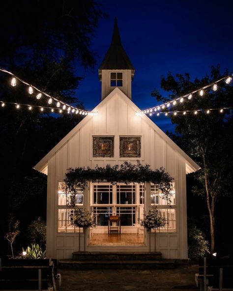 #sunday #sundayservice #sundayvibes #sundaylove Peace, love, and forever beginnings. 💍✨ This little white chapel stands as a symbol of timeless romance, where stories begin, and vows echo through generations. Wishing everyone a Sunday filled with love and reflection. Photographer// @bethsymonsphotography Coordination// @atplanned Florals// @blossomfloralco #7FLodge #lovesaveslives #chapel #littlewhitechapel #collegestation #collegestationtexas #houston #houstontexas #houstonweddings #lux... Personal Backyard Chapel, Small White Chapel Wedding, Diy Chapel, Greenhouse Chapel, Vintage Chapel Wedding, Tiny Wedding Venues, Tiny Chapel, Outdoor Chapel, Small Chapel