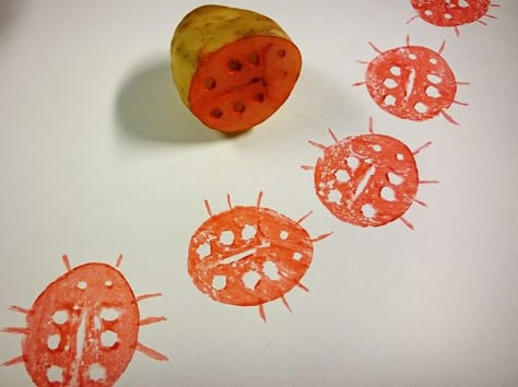 Potato Potato Impression Painting, Potato Crafts For Kids, Potato Printing, Potato Stamps, Potato Print Art, Potato Art, Potato Stamp Art, Potato Stamping Art, Potato Stamp