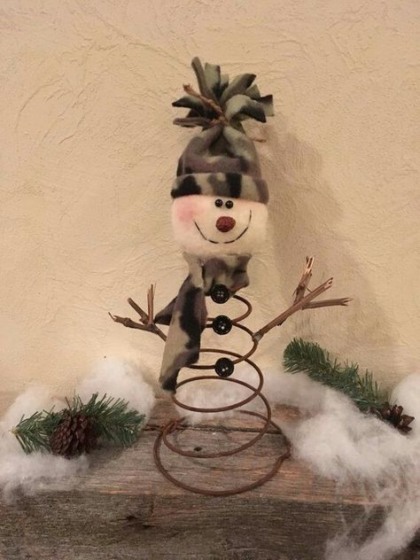 Bed spring snowman Mattress Spring Crafts, Bed Spring Crafts, Bed Spring, Bed Springs, Primitive Crafts, Holiday Crafts Christmas, Snowman Crafts, Primitive Christmas, Christmas Ornament Crafts