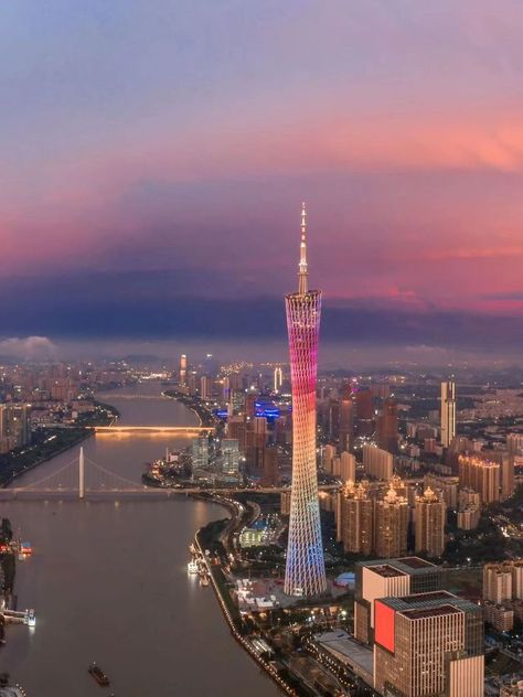 Have you seen the #Guangzhou skyline at sunset?🌅The #CantonTower is extremely conspicuous set off by the pink evening glows.🤩 #VisitGuangzhou #GlamorGuangzhou 📸RED/想去旅行的孤单小青蛙 Guangzhou Aesthetic, Canton Tower, China Aesthetic, City Lights At Night, China City, Beautiful Butterflies Art, Travel Log, City Pictures, Guangzhou China