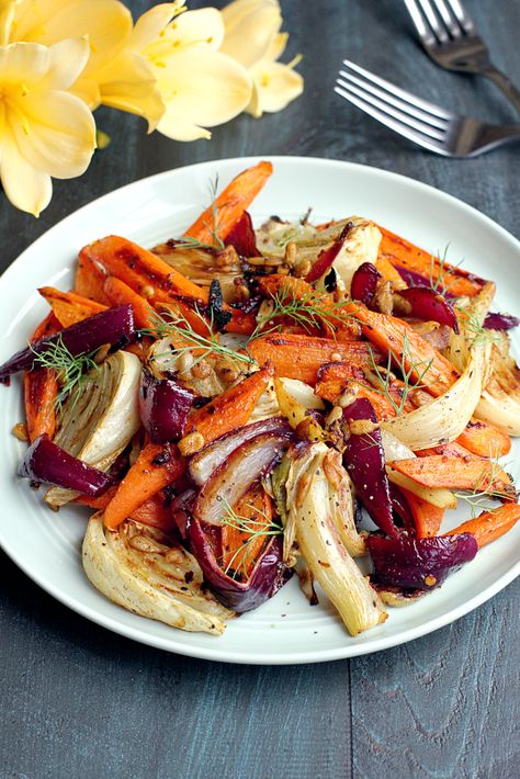 Roasted Fennel Salad, Chicken Fennel, Fennel Recipes, Roasted Fennel, Two Of A Kind, Veggie Side Dishes, Vegetable Side, Roasted Carrots, Vegetable Sides