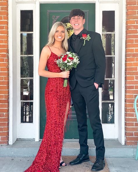 Matching Red Prom Outfits, Red Prom Looks Couple, Red Dress And Suit Couple, Red And Black Prom Couples, Red Prom Dress Couple, Red Prom Couple Outfit, Red Prom Couple, Homecoming Couples Outfits, Prom Pic Poses