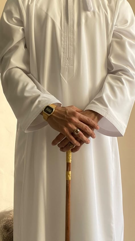 Moonshine Wedding, Off White Suit, Muslim Men Clothing, Thobes Men, Man Dress Design, Kaftan For Men, Arab Men Fashion, Arab Aesthetic, Wedding Kurta For Men