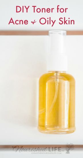 A bottle of homemade facial toner for acne-prone skin Diy Oily Skin Care, Diy Face Toner For Acne, Diy Face Toner For Oily Skin, Toner For Oily Skin, Homemade Toner, Diy Toner, Bath And Body Recipes, Homemade Skincare, Skincare Diy