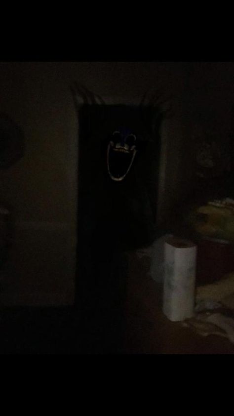 Scary Horror Pictures, Scary Fnaf Images, Very Scary Photos, Disturbing Images Scary, Scary Disturbing Images, Scary Core, Horrifying Images, Terrifying Images, Scary Picture