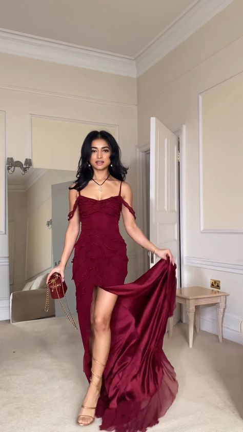 Terracotta Dress Prom, Prom Dresses Red Wine, Prom Dresses Back Design, Red Revenge Dress, Satin Red Prom Dress, Burgundy Prom Dress Long Sleeve, Scarlet Prom Dress, Elegant Red Prom Dress, Red Dress Inspo Outfit