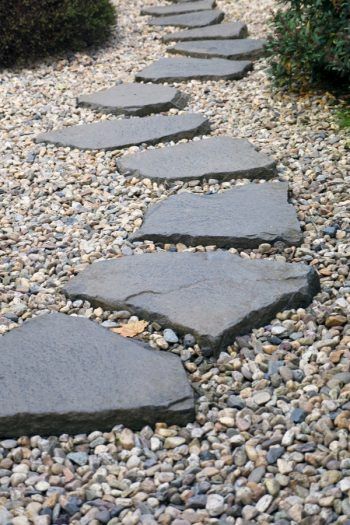 If you have a garden, but not a rock pathway, it's time to fix that right now. Today I have rock pathway ideas to inspire any gardener to make a beautiful garden just that much better. A rock pathway makes a statement that bids the beholder to follow, to more fully enjoy the garden and take time to smell the roses. These stones would look great in any yard. Rock Pathway, Pathway Ideas, Walkway Landscaping, Pathway Landscaping, Garden Stepping Stones, Japanese Garden Design, Stone Walkway, Gravel Garden, Garden Walkway