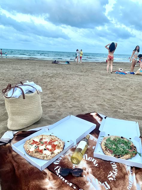 Valencia beach pizza spain Valencia Spain Beach, Beach Pizza, Valencia Beach, Bf Goals, Spain Aesthetic, Life Manifestation, Dating Ideas, Girls Holiday, My New Life