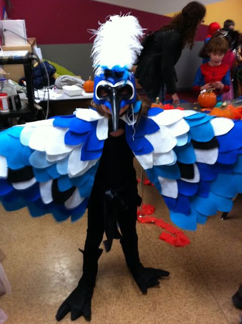 When Alex decided she wanted to be a blue jay for Halloween, I figured I could find some cool wings online.  I looked around, but everyth... Blue Bird Costume, Cool Wings, Seussical Costumes, Lion King Musical, Got Costumes, Lion King Jr, Bird Costume, Diy Costumes Kids, Diy Kostüm