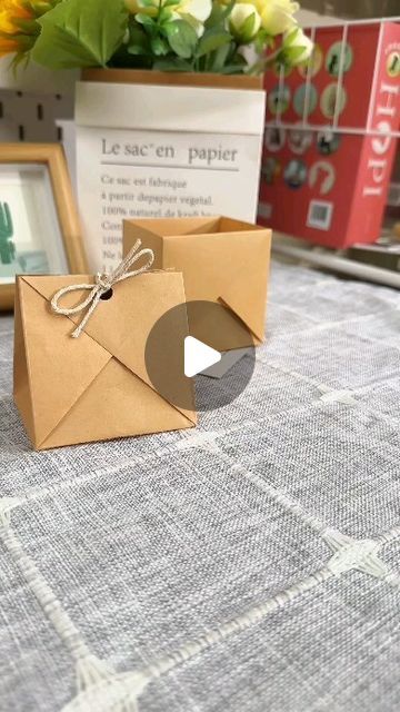 be proud of the gifts you're giving on Instagram Diy Craft Packaging, Easy Paper Gift Ideas, Easy Gift Wrap Ideas, Paper Gift Crafts, Paper Bag For Gifts, Craft Ideas Origami, Paper Containers Diy, Diy Paper Packaging, Easy Paper Gift Bags Diy