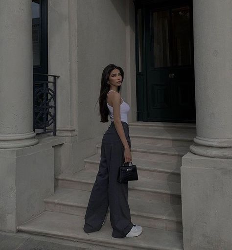 Estilo Madison Beer, Foto Poses, Best Photo Poses, Photography Poses Women, Insta Photo Ideas, Looks Style, Photoshoot Poses, Fashion Poses, Model Poses