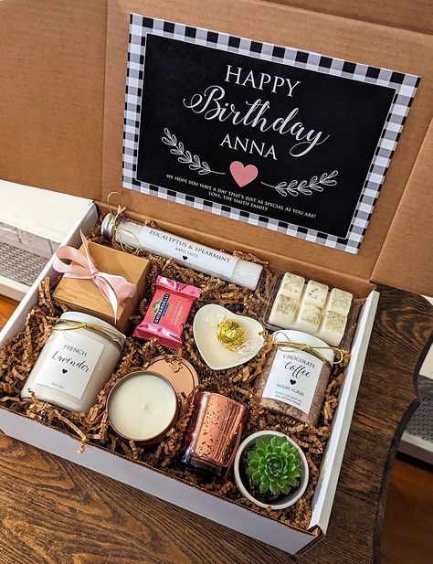 Birthday Gift Box For Friend, Gift Box For Mom Birthday, Birthday Box Ideas For Mom, Bath Kit Gift Ideas, Gift Box Birthday Ideas, Accessories Gift Box Ideas, Diy Birthday Gift Box Ideas, Gift Box Ideas For Friend, Birthday Gift Boxes For Best Friend