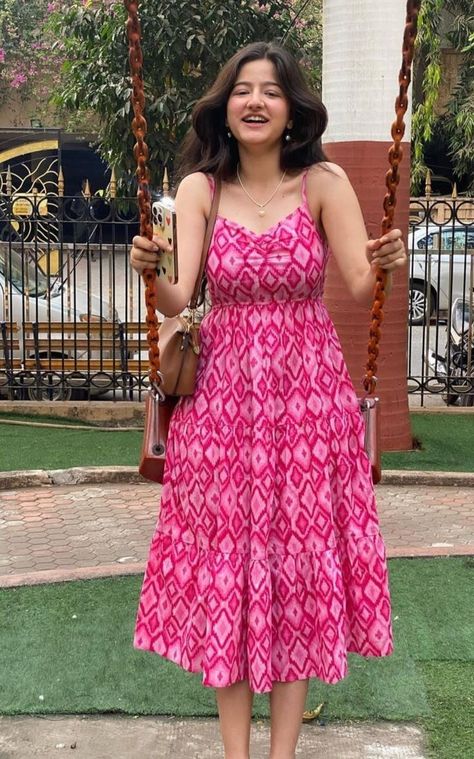 Pretty Kurti Designs, Summer Indian Outfits Casual, Mostly Sane Prajakta Outfits Indian, 90s Indian Outfits, Cotton Umbrella Kurti Design, Cotton Dresses Summer Indian, Sweetheart Neckline Dress Casual, Corset Frock, Indian Summer Outfits Casual