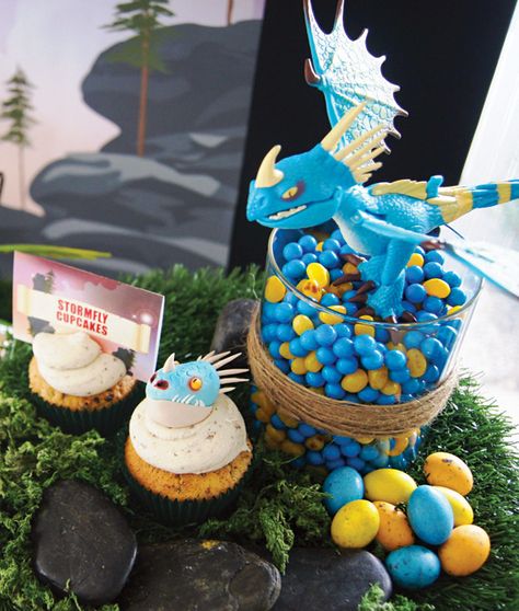 How to Train Your Dragon Birthday Party Dessert Table // Hostess with the Mostess® Dragon Centerpiece, Httyd Party, Toothless Party, Dragon Party Ideas, Guessing Jar, Birthday Party Dessert Table, Dragon Birthday Party, Dragon Baby Shower, Dragon Birthday Parties