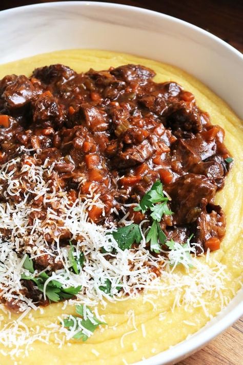 Braised Ground Beef, Italian Braised Beef, Italian Main Course, International Food Recipes, Italian Disco, Braised Dishes, Homestyle Meals, Italian Christmas Dinner, Braised Beef Recipes