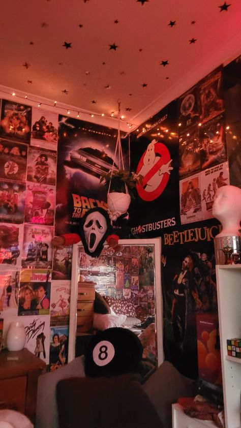 Grunge Indie Aesthetic Room, Room Ideas 80s Vibe, Room Ideas Rock Aesthetic, Room Ideas Aesthetic Horror, 80s Rock Room Decor, Indie Rock Room Aesthetic, Room Ideas Aesthetic Grunge Edgy, Retro Room Inspo 80s, 80s Aesthetic Bedroom Ideas