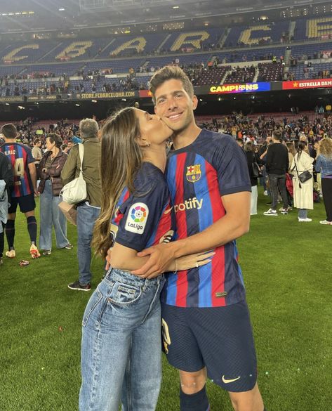 Coral Simanovich and Sergi Roberto Makeup Looks Taylor Swift, Senior Prom Captions, Senior Prom Captions For Instagram, Prom Captions For Instagram, Football Player Girlfriend, Profile Tiktok, Prom Captions, Players Wives, Soccer Girlfriend