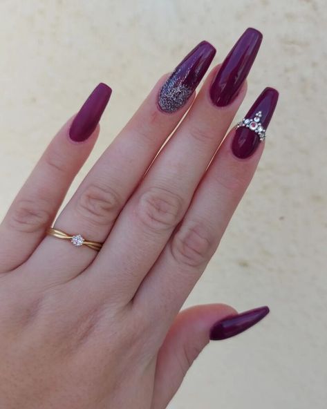 Eggplant Set Ombre Nail Designs Eggplant Color Nail Designs, Eggplant Nails Designs, Eggplant Purple Nails, Dark Purple Nails Ombre, Eggplant Nails, Purple Black Ombre Nails Almond, Plant Nails, Nail Designs Trends, Ombre Coffin