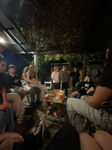 big group friends party night time houseparty aesthetic summer Night Time Party Ideas, Outdoor Party Aesthetic Night, Going Out Friends, Friends Night Out, Out At Night With Friends, Adolecentes Aesthetic, Party Photos Aesthetic, Mixed Friend Group, Aesthetic Hangout