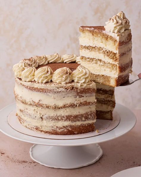 This Tiramisu Cake recipe is for a delicious tiramisu layer cake, which takes all the flavors of traditional tiramisu and makes a perfect celebration cake or birthday cake for coffee lovers. Layers of genoise sponge cake soaked in espresso and amaretto and stacked with mascarpone cream and a dusting of cocoa powder. It tastes just like authentic tiramisu but is beautiful to slice into and serve at parties or dinner parties. A really impressive dessert recipe and showstopper! Tiramisu Design Ideas, Tiramisu Sponge Cake, Tarimasu Cake, Tiramisu Bundt Cake, Tiramisu Roll Cake, Tiramisu Layer Cake, Tirimasu Cake, Tiramisu Cake Decoration Ideas, Birthday Cake Flavor Ideas