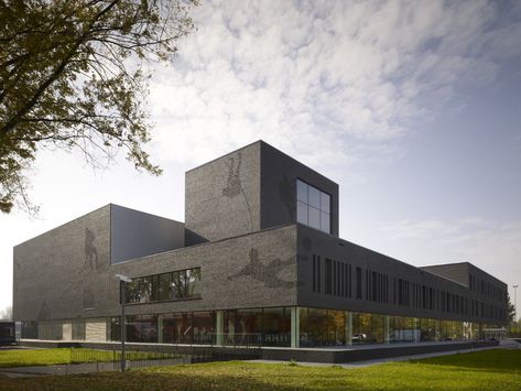 Gallery of Fontys Sports College / Mecanoo - 3 Mecanoo Architects, Sport Building, Sport Architecture, Brick Roof, Sports Architecture, World Architecture Festival, Sports Centre, Sport Center, Sports Hall