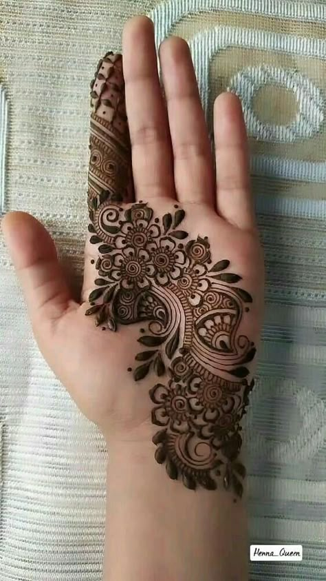 Beautiful Simple Mehndi Design, Front Mehndi Design, Tattoo Designs Hand, Simple Mehendi Designs, Simple Arabic Mehndi Designs, Mehndi Outfit, Mehndi Designs Fingers, Henna Tattoo Designs Hand, Pretty Henna