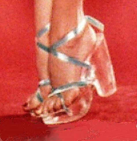 Marilyn Monroes lucite shoes. I'd like a pair!! Medusa Heels, Marilyn Monroe Shoes, Shoes Uggs, King Robert, Lucite Heels, Glass Shoes, Clear Shoes, Ochaco Uraraka, Vintage Closet