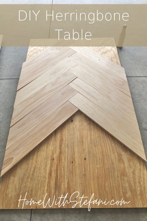 Check out this tutorial on how to DIY a herringbone wood table! #DIYTable #DIYDiningTable #HerringboneTable #DIYTableDesign #WoodTable Herringbone Dining Room, Herringbone Table, Diy Esstisch, Diy Dining Room Table, Wood Table Diy, Diy Dining Room, Diy Dining Table, Diy Dining, Furniture Renovation