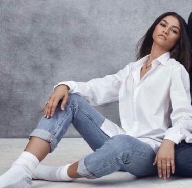 Jeans Outfit Photoshoot, Denim Outfit Photoshoot, Zendaya White, Glam Family Photoshoot, White Shirt And Jeans Outfit, 23rd Birthday Photoshoot, Tattoos For Women Forearm, 40th Birthday Shoot, Arm Tattoos For Women Forearm