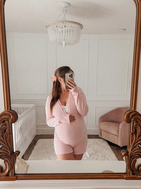 Pregnant Onesie Outfit, Lounge Maternity Outfits, Pink Pregnancy Outfits, Pregnancy Outfits Comfy, Pink Maternity Outfit, Comfy Pregnancy Outfits, Pregnant Women Outfits, Comfy Maternity Outfits, Maternity Fits