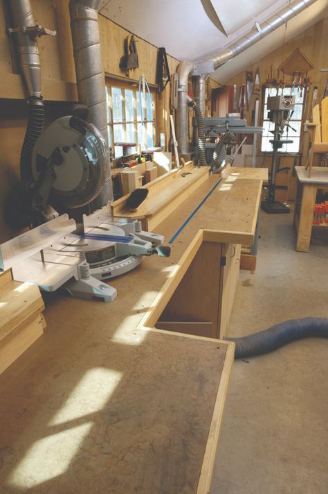 Barn Workshop Ideas, Wood Work Shop, Workshop Kitchen, Woodworking Workshop Layout, Garage Workbench Plans, Garage Workshop Layout, Carpentry Workshop, Wood Workshop, Workshop Layout